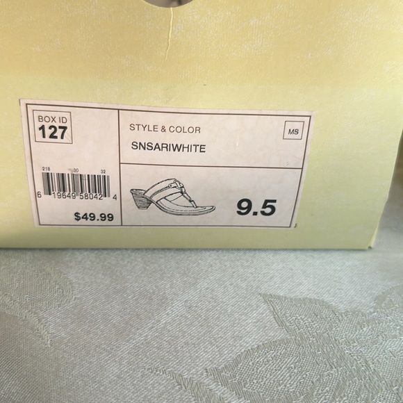 Sandals - Picture 5 of 5